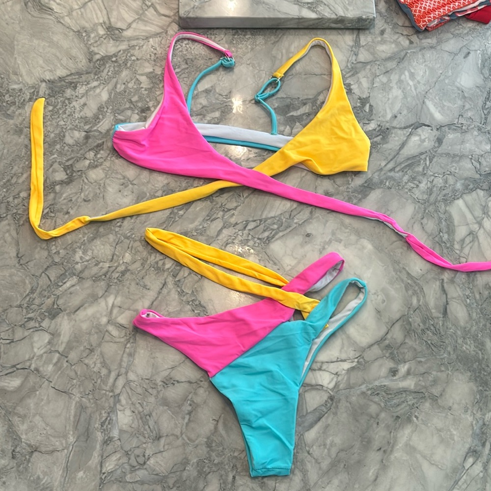 Strappy bikini set